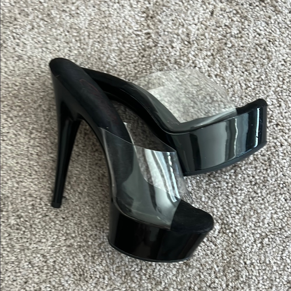Pleaser black patent slides
